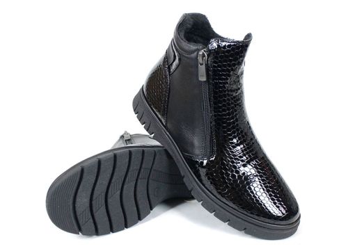 дамски ниски боти Velina Forte от естествен лак и кожа, с плюшен хастар и два ципа