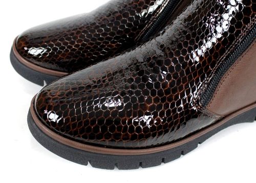 дамски ниски боти Velina Forte от естествен лак и кожа, тъмно кафяви, с плюшен хастар и два ципа