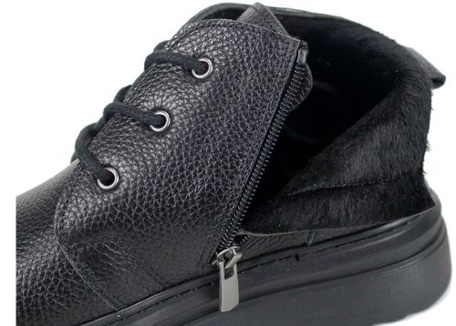 Дамски зимни кларкове от черна кожа с лачен аксесоар - модел Winter Glossy Clarks