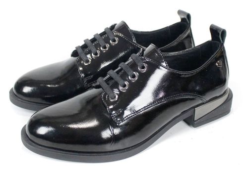 дамски обувки Silenza Noir Patent от черен лак, елегантни обувки Quiet Luxury