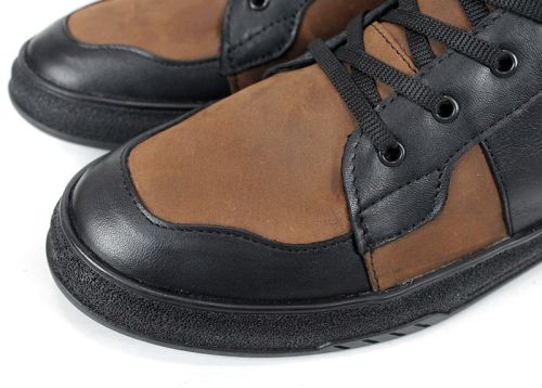 Мъжки боти Strada Vero от естествена кожа в черно и светло кафяво, с връзки и страничен цип