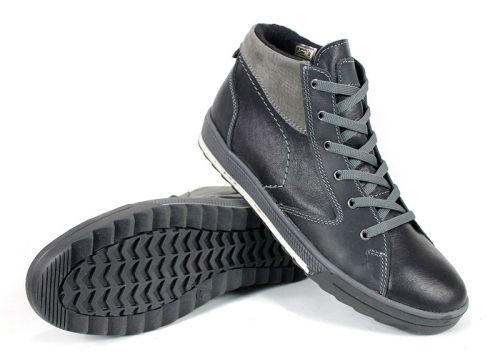 Мъжки спортно-ежедневни боти от естествена кожа и набук в тъмно сив цвят с топъл хастар и каучуково ходило