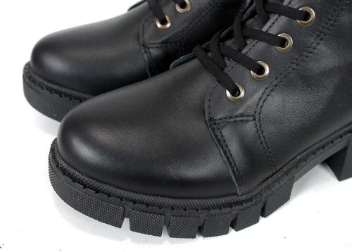 Дамски боти от естествена кожа в черно - Модел Макарена.