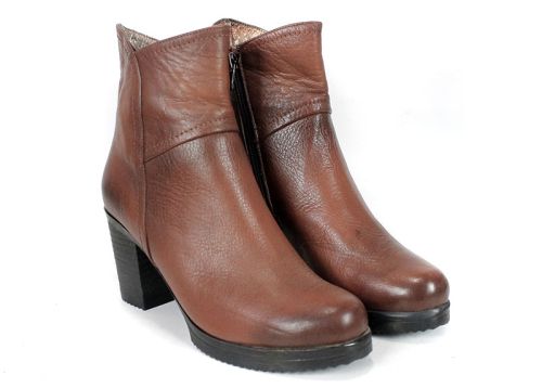 Дамски боти Carmen Vale от естествена кожа в светло кафяв цвят със стабилен ток и топла плюшена подплата