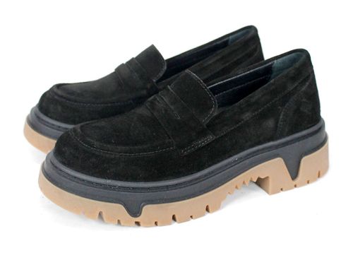 Дамски велурени лоуфъри Aurora Line в черен цвят с дебело контрастно ходило