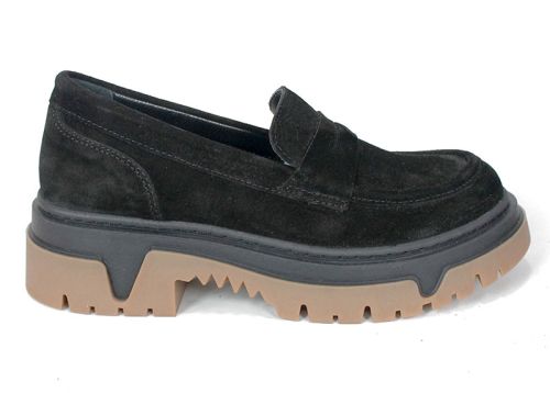 Дамски велурени лоуфъри Aurora Line в черен цвят с дебело контрастно ходило