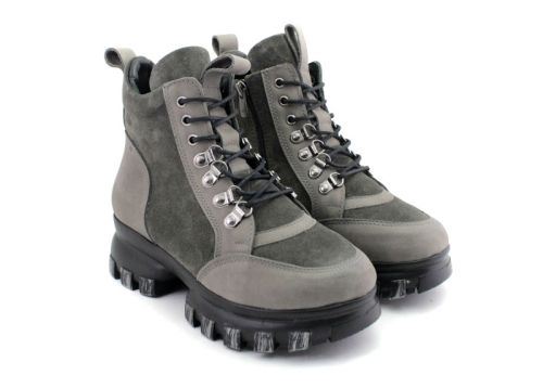 Дамски боти от естествен велур в сиво - модел Ивета