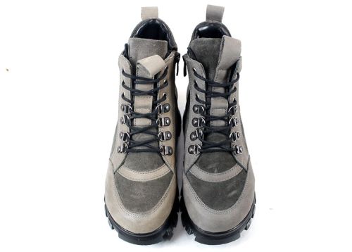 Преоценени дамски боти от естествен велур в сиво - модел Ивета.