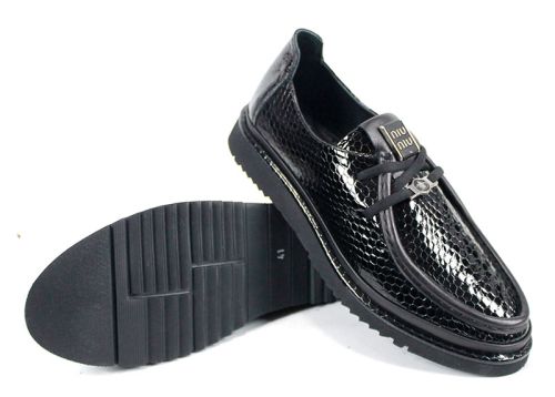 Дамски мокасини Noira Flex големи размери от естествен лак, черни