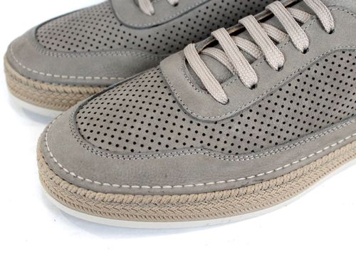 Мъжки обувки Metro Rise от естествен набук в сив цвят с перфорация