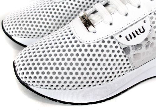 Дамски летни сникърси Soft Edge от естествена кожа в бял цвят със сребрист леопардов ефект