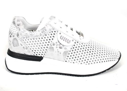 Дамски летни сникърси Soft Edge от естествена кожа в бял цвят със сребрист леопардов ефект