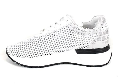 Дамски летни сникърси Soft Edge от естествена кожа в бял цвят със сребрист леопардов ефект