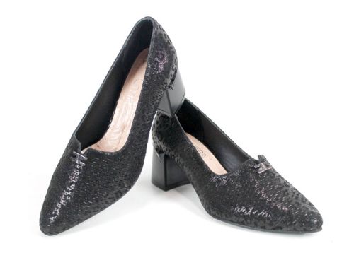 Дамски официални обувки от черна естествена кожа с перфорация и стабилен ток