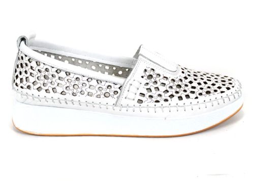 Mira Flow – дамски летни обувки от естествена кожа с перфорация в бяло