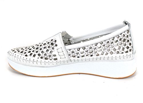 Mira Flow – дамски летни обувки от естествена кожа с перфорация в бяло