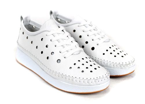 Elia Move – бели дамски летни обувки от естествена кожа с перфорация
