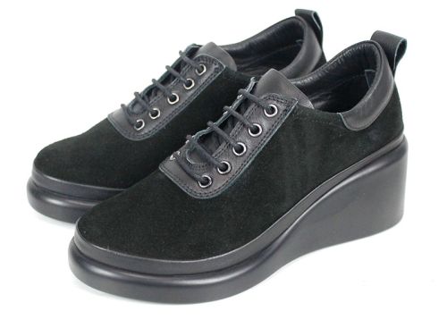 Linea Ease – дамски меки обувки от черен велур с клиновидна платформа