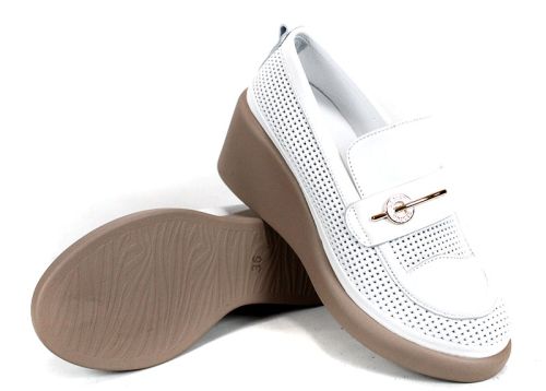 City Aura – дамски летни обувки от естествена кожа в бяло с клин платформа