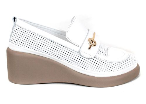 City Aura – дамски летни обувки от естествена кожа в бяло с клин платформа