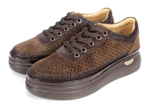 Bella Form – дамски летни обувки от естествен велур с перфорация в тъмно кафяво