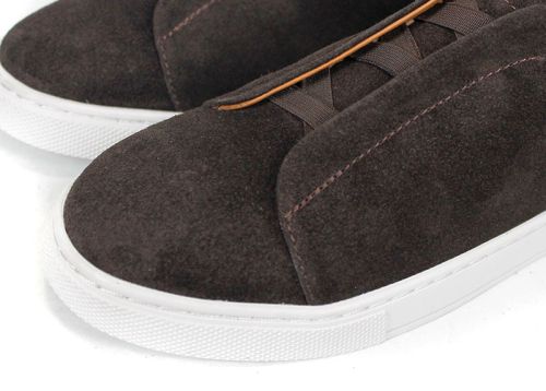 Modo Plain – мъжки ежедневни обувки от естествен велур в тъмно кафяво с бяло ходило