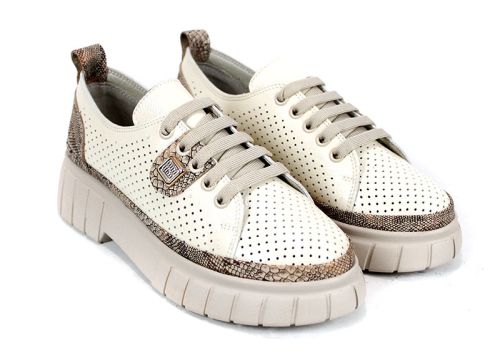 Nova Grace – дамски летни обувки от естествен лак със ситна перфорация в бежово