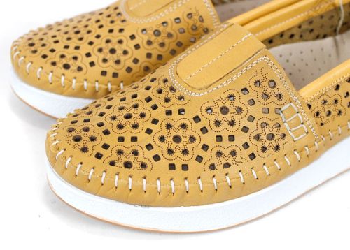 Mira Flow – дамски летни обувки от естествена кожа в цвят горчица