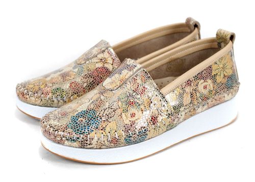 Mira Flow – дамски летни обувки от естествена кожа в бежов флорален десен