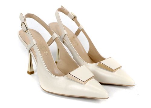 Velora Muse – дамски елегантни сандали със затворени пръсти от естествена кожа в цвят крем