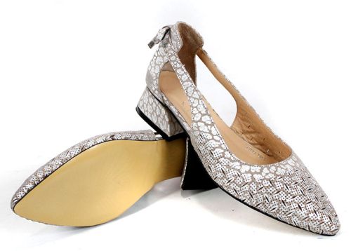 Дамски обувки Aria Flow от естествена кожа в визон с перфорация и нисък ток