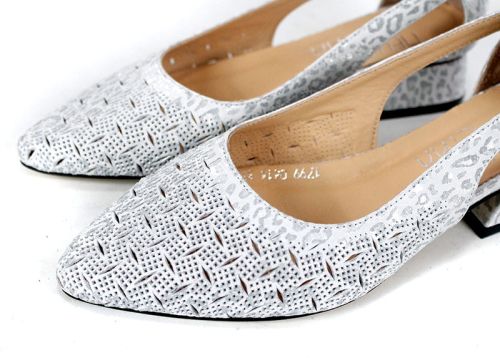 Aria Flow – дамски обувки от естествена кожа в бяло с перфорация и отворени страни