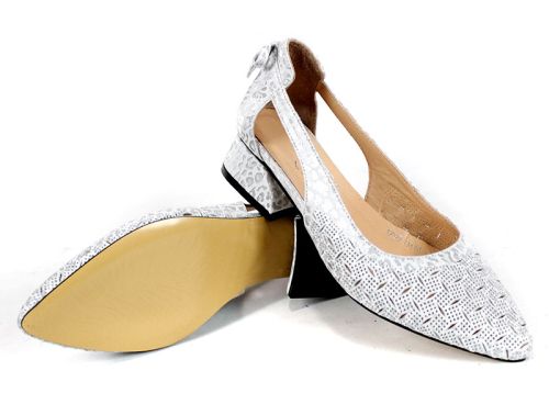 Дамски обувки Aria Flow от естествена кожа в бяло с перфорация и нисък ток