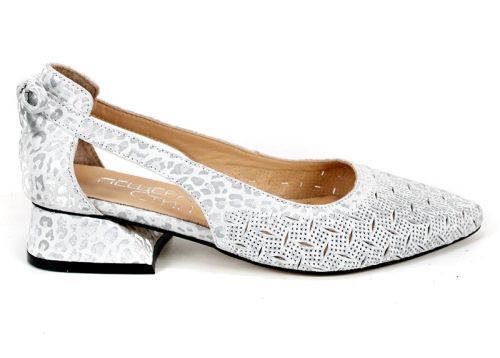 Aria Flow – дамски обувки от естествена кожа в бяло с перфорация и отворени страни