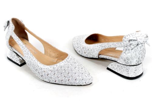 Дамски обувки Aria Flow от естествена кожа в бяло с перфорация и нисък ток