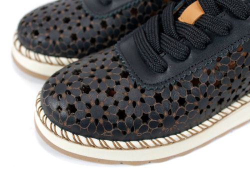 Bellora Vita – дамски летни обувки от естествена кожа с перфорация в черно