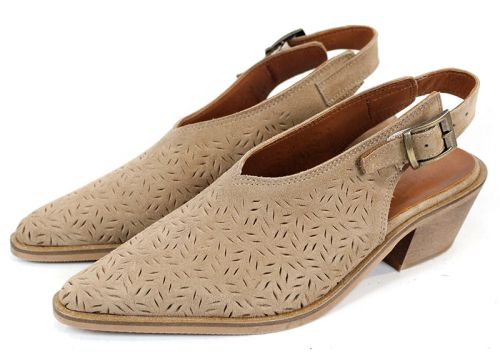 Дамско сабо Aura Clara в цвят канела – естествен велур и каубойски стил с характер