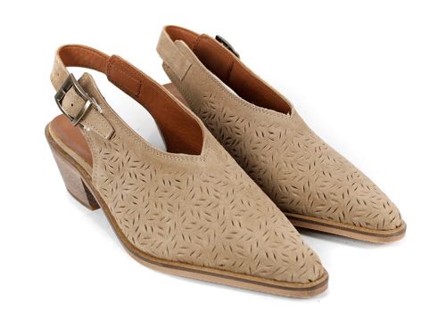 Дамско сабо Aura Clara в цвят канела – естествен велур и каубойски стил с характер