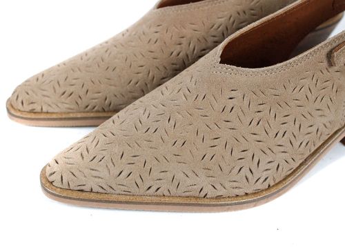 Дамско сабо Aura Clara от естествен велур в цвят канела с перфорация и отворена пета