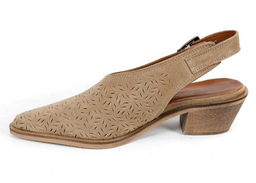 Дамско сабо Aura Clara в цвят канела – естествен велур и каубойски стил с характер