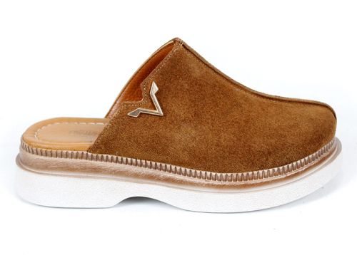 Дамско сабо Velvet Step – естествен велур и комфорт в светло кафяво
