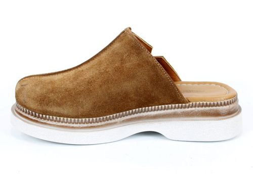 Дамско сабо Velvet Step – естествен велур и комфорт в светло кафяво