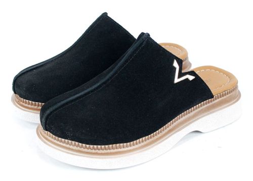 Дамско сабо Velvet Step – естествен велур и комфорт в черно