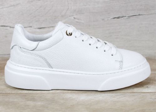 Сникърси Sorelle Vanta – минимализъм и комфорт в бяло