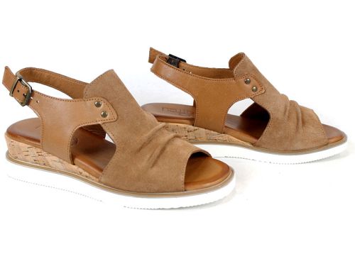 дамски сандали от естествен велур и кожа в светло кафяво