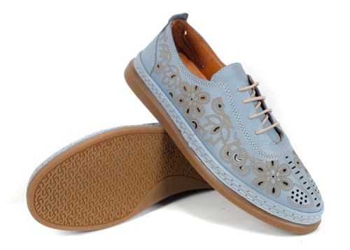 Летни обувки Nerisa Flow – дамски модел от естествена кожа в нежно синьо с флорална перфорация