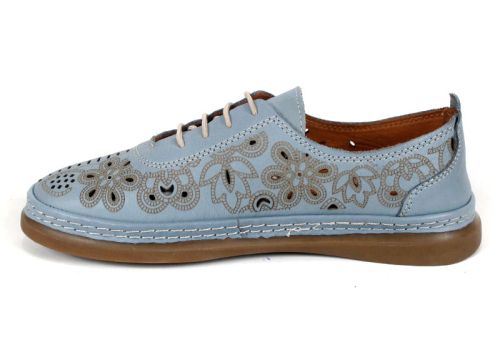 Летни обувки Nerisa Flow – дамски модел от естествена кожа в нежно синьо с флорална перфорация