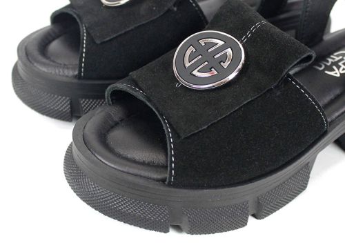 Alvera Mode – дамски сандали от естествен велур в черно с масивно ходило