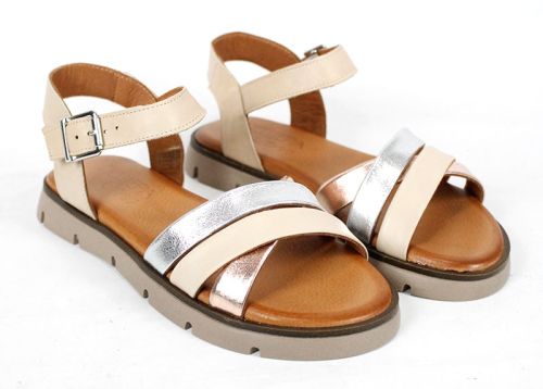 Clair Désir – елегантни дамски сандали в бежова гама с металик акценти