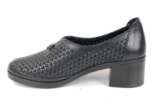 удобни дамски обувки с ток перфорирани